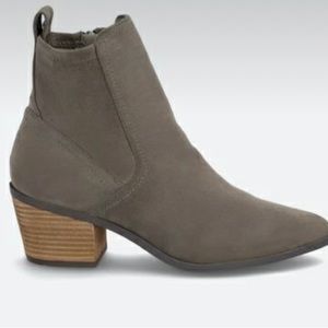 NEW DV by Dolce Vita faux suede ankle boots